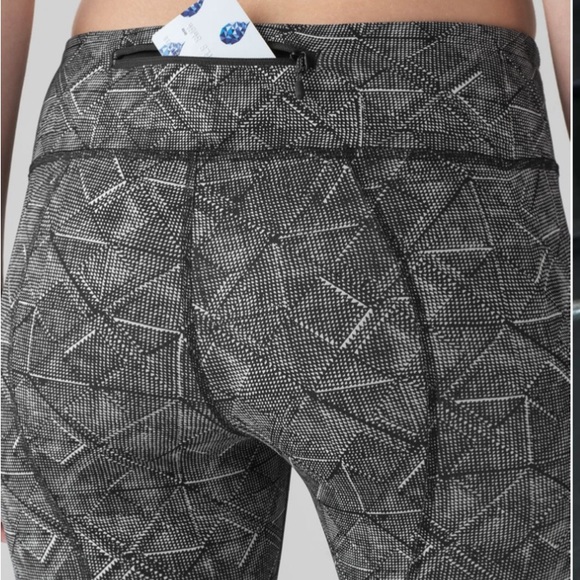 Lululemon Pace Rival Crop (22") Legging in 
Formation Alpine White Black Size 6 - Picture 5 of 12